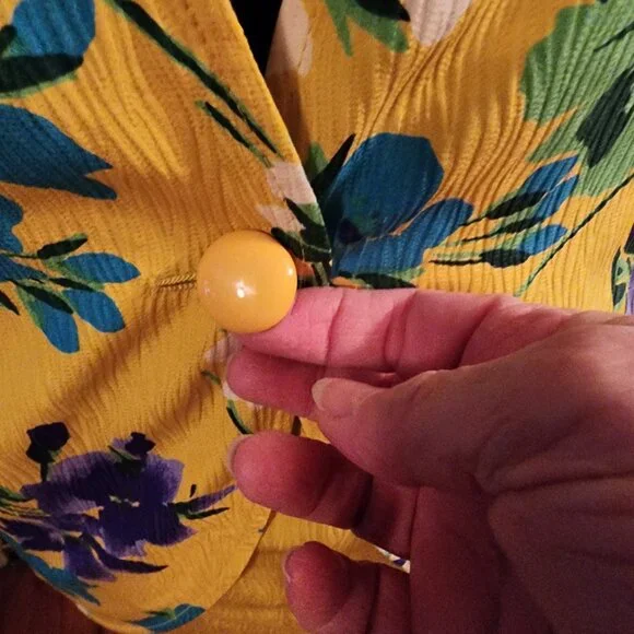 Amazing Vintage 1980's Valentino "Miss V" 2-Piece Floral Silk Skirt Suit - Picture 11 of 16